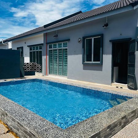 Villa Pool Kepala Batas Kampong Hilir  外观 照片