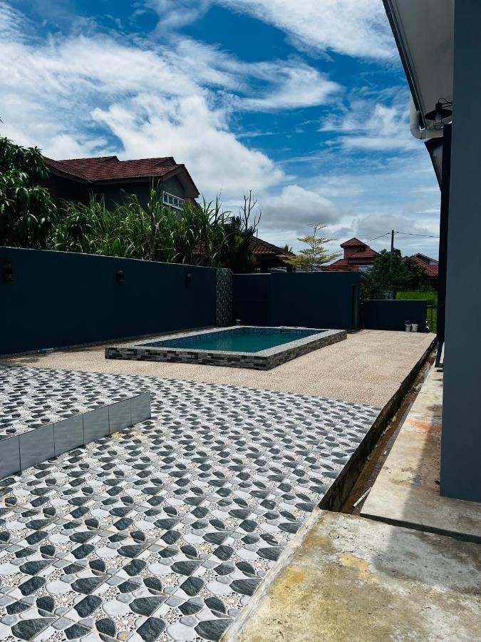 Villa Pool Kepala Batas Kampong Hilir  外观 照片