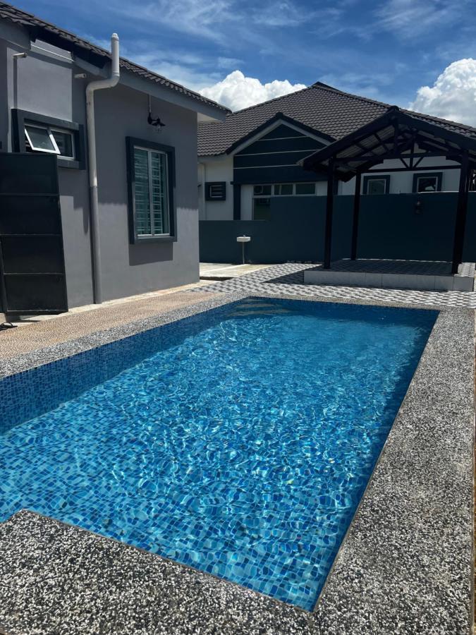 Villa Pool Kepala Batas Kampong Hilir  外观 照片