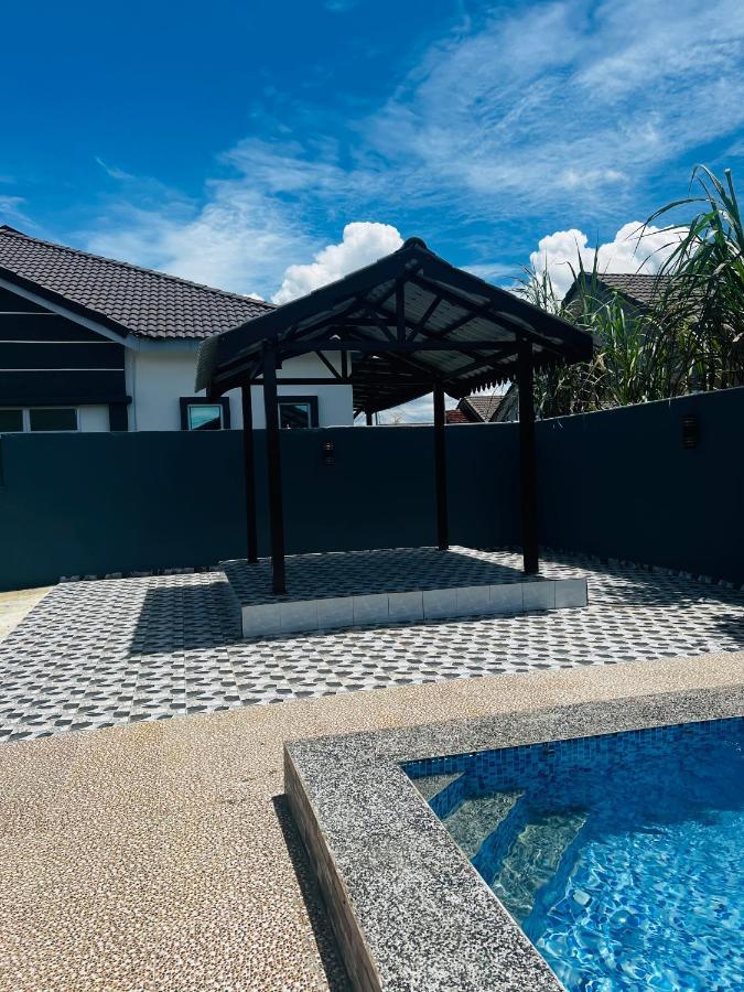 Villa Pool Kepala Batas Kampong Hilir  外观 照片