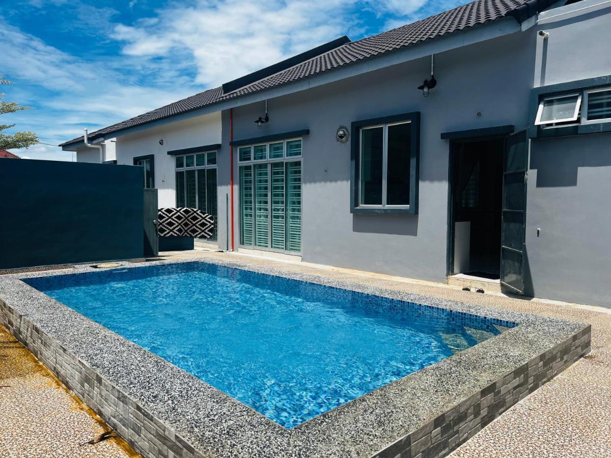 Villa Pool Kepala Batas Kampong Hilir  外观 照片